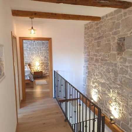 Stone House Iva Vinjani Donji Holiday home *